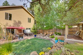 Bend Getaway w/ Private Hot Tub, Patio & Grill!