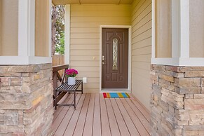 Bend Getaway w/ Private Hot Tub, Patio & Grill!