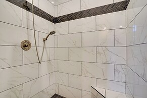 Chic Utah Getaway w/ Fireplace, Sauna & 2 Decks!