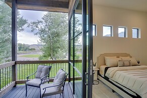 Chic Utah Getaway w/ Fireplace, Sauna & 2 Decks!