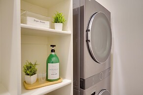 Chic Utah Getaway w/ Fireplace, Sauna & 2 Decks!