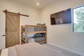 Chic Utah Getaway w/ Fireplace, Sauna & 2 Decks!