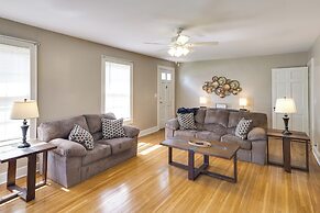 Charming Tullahoma Stay w/ Great Walkable Location