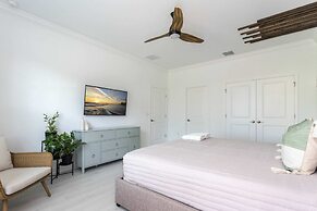 Gorgeous 8B 7BA Melbournbeach w Pool Dock Beach