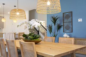 Gorgeous 8B 7BA Melbournbeach w Pool Dock Beach