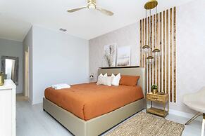 Gorgeous 8B 7BA Melbournbeach w Pool Dock Beach