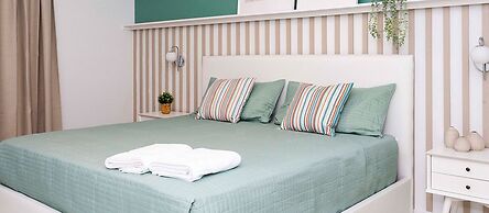 Gorgeous 8B 7BA Melbournbeach w Pool Dock Beach