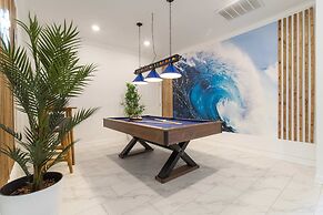 Gorgeous 8B 7BA Melbournbeach w Pool Dock Beach