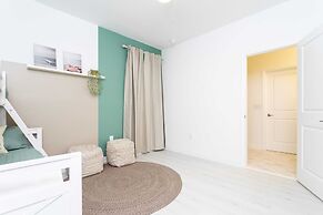 Gorgeous 8B 7BA Melbournbeach w Pool Dock Beach