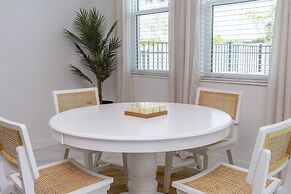 Gorgeous 8B 7BA Melbournbeach w Pool Dock Beach