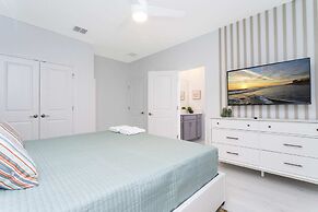 Gorgeous 8B 7BA Melbournbeach w Pool Dock Beach