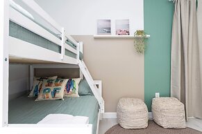 Gorgeous 8B 7BA Melbournbeach w Pool Dock Beach