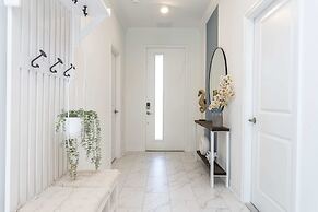 Gorgeous 8B 7BA Melbournbeach w Pool Dock Beach