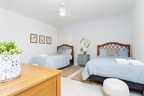 Gorgeous 8B 7BA Melbournbeach w Pool Dock Beach