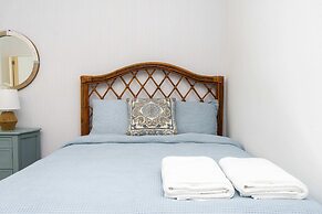 Gorgeous 8B 7BA Melbournbeach w Pool Dock Beach