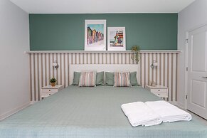 Gorgeous 8B 7BA Melbournbeach w Pool Dock Beach