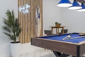 Gorgeous 8B 7BA Melbournbeach w Pool Dock Beach