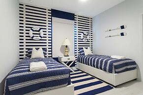 Gorgeous 8B 7BA Melbournbeach w Pool Dock Beach