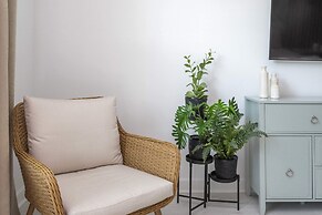 Gorgeous 8B 7BA Melbournbeach w Pool Dock Beach