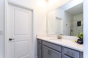 Gorgeous 8B 7BA Melbournbeach w Pool Dock Beach