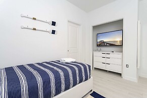 Gorgeous 8B 7BA Melbournbeach w Pool Dock Beach