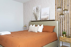 Gorgeous 8B 7BA Melbournbeach w Pool Dock Beach