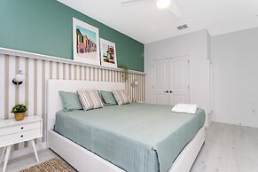 Gorgeous 8B 7BA Melbournbeach w Pool Dock Beach