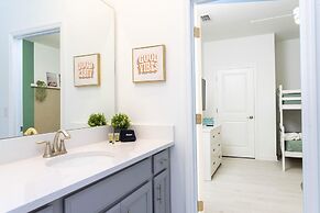 Gorgeous 8B 7BA Melbournbeach w Pool Dock Beach