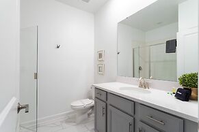 Gorgeous 8B 7BA Melbournbeach w Pool Dock Beach