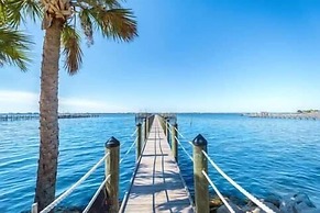 Gorgeous 8B 7BA Melbournbeach w Pool Dock Beach