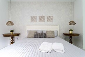 Gorgeous 8B 7BA Melbournbeach w Pool Dock Beach