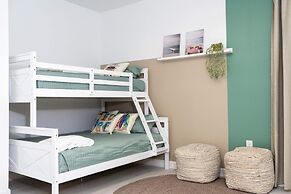 Gorgeous 8B 7BA Melbournbeach w Pool Dock Beach