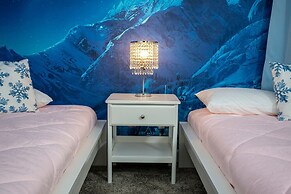 Fabulous Starwars Game Room 9Bd 5BA Sleep 25