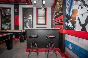 Fabulous Starwars Game Room 9Bd 5BA Sleep 25