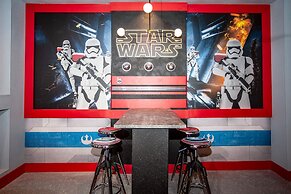 Fabulous Starwars Game Room 9Bd 5BA Sleep 25