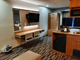 Starkville Inn & Suites