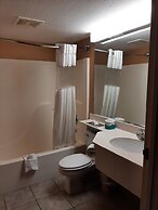 Starkville Inn & Suites