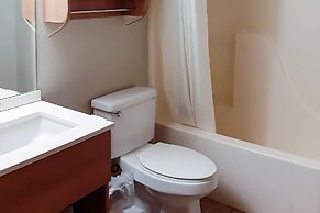 Starkville Inn & Suites