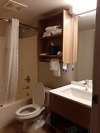 Starkville Inn & Suites