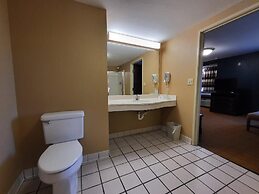 Starkville Inn & Suites