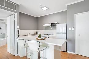 Unique Tropic Escape 111