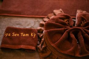 Phu Long Tam Ky Hotel & Restaurant