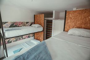 HOSTAL PURA VIDA LA 70