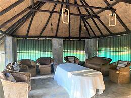 Luxurious Suite With Outdoor Pool - 2171