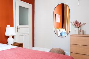 Chic Modern Flat w Balcony 5 min to Taksim