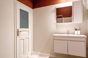 Chic Modern Flat w Balcony 5 min to Taksim