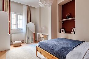 Chic Modern Flat w Balcony 5 min to Taksim