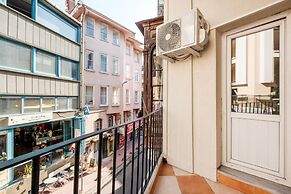 Chic Modern Flat w Balcony 5 min to Taksim