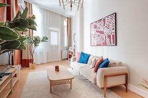 Chic Modern Flat w Balcony 5 min to Taksim