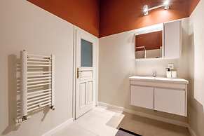 Chic Modern Flat w Balcony 5 min to Taksim